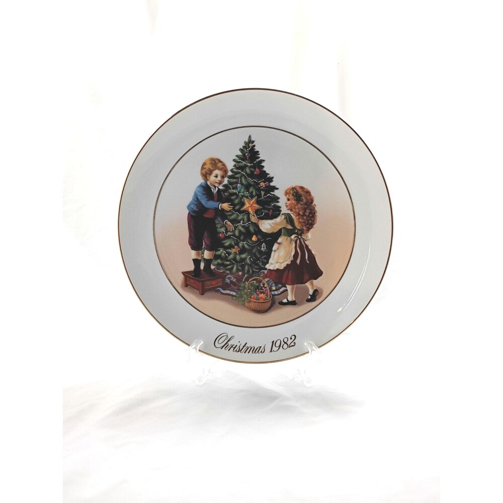 Keeping the Christmas Tradition 1982 Avon Collectors Plate